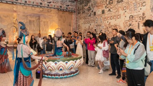 第八届丝绸之路（敦煌）文博会“跟着艺术游甘肃——盛世敦煌银龄美育盛典”系列活动即将启幕